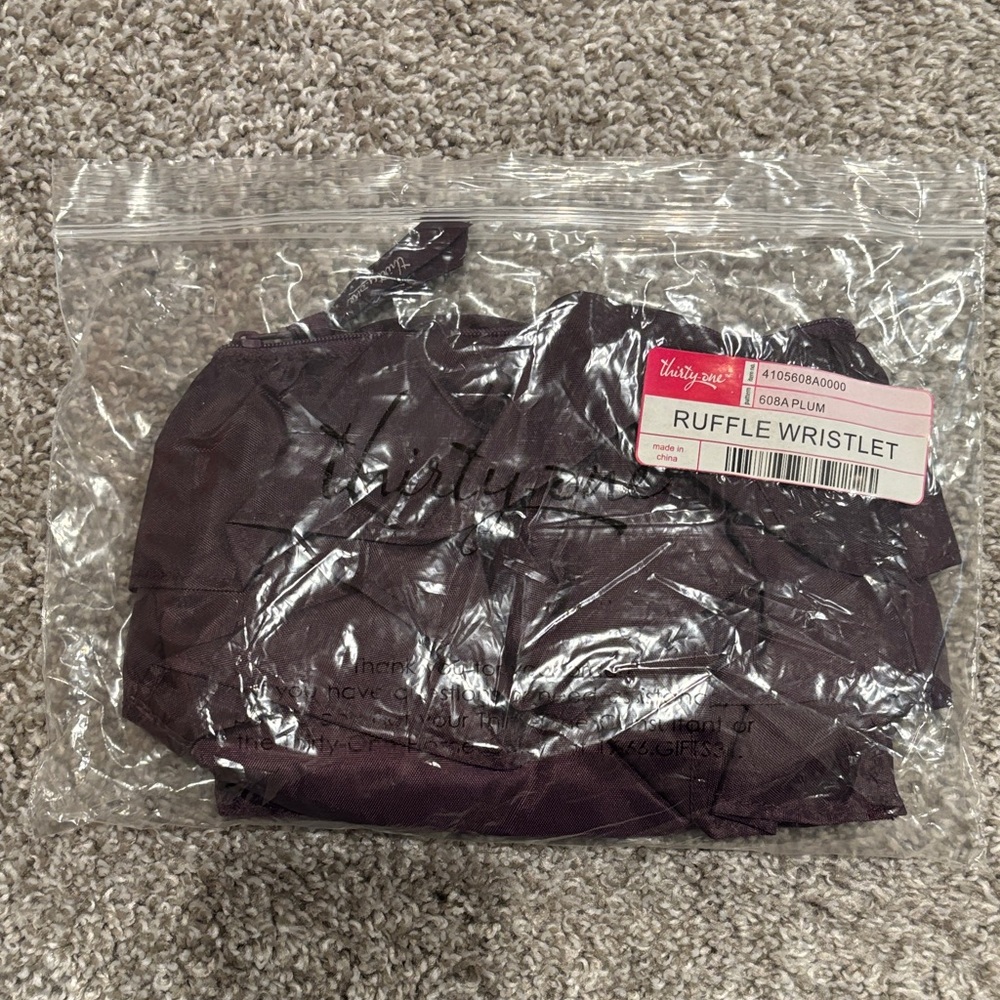 Thirty-One  Plum Ruffle Wristlet
